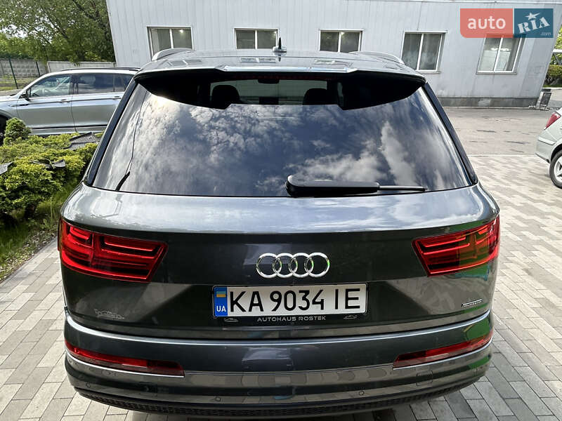 Позашляховик / Кросовер Audi Q7 2017 в Києві
