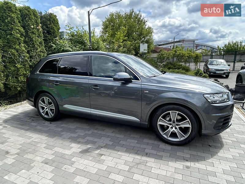 Позашляховик / Кросовер Audi Q7 2017 в Києві