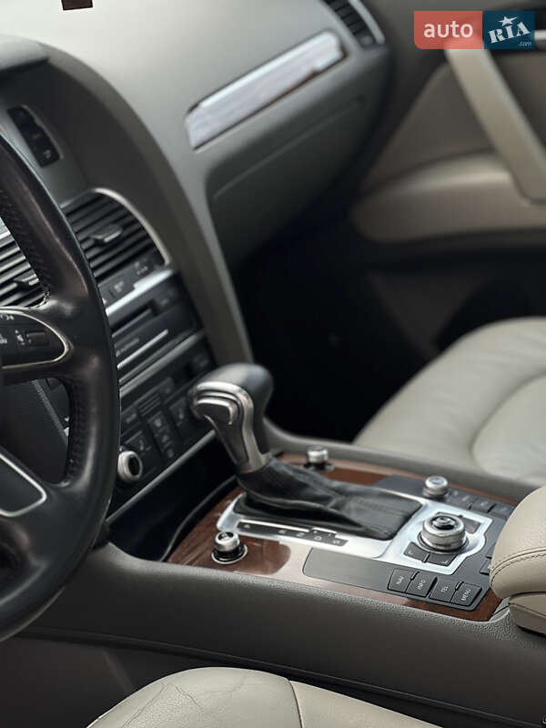 Внедорожник / Кроссовер Audi Q7 2013 в Золочеве