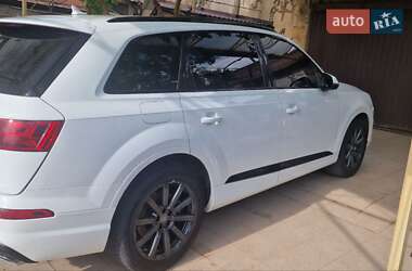 Внедорожник / Кроссовер Audi Q7 2017 в 