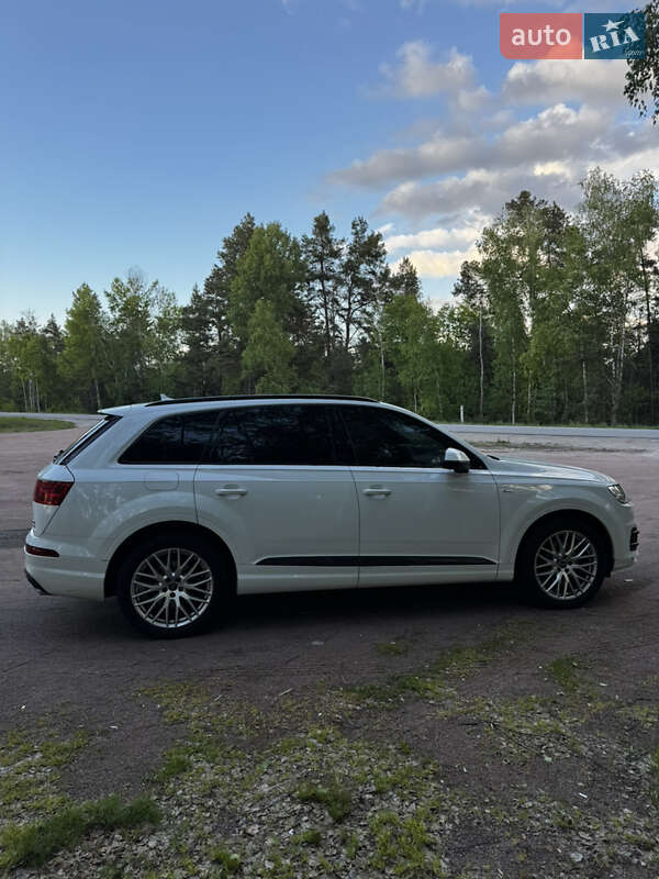 Позашляховик / Кросовер Audi Q7 2017 в Житомирі