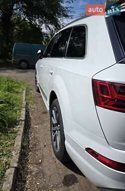 Внедорожник / Кроссовер Audi Q7 2017 в 