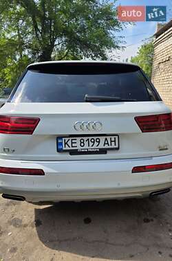 Внедорожник / Кроссовер Audi Q7 2017 в 