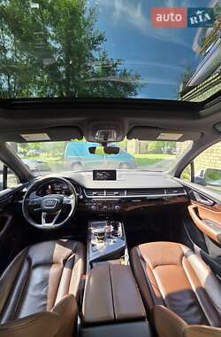 Внедорожник / Кроссовер Audi Q7 2017 в 