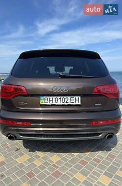 Внедорожник / Кроссовер Audi Q7 2015 в 