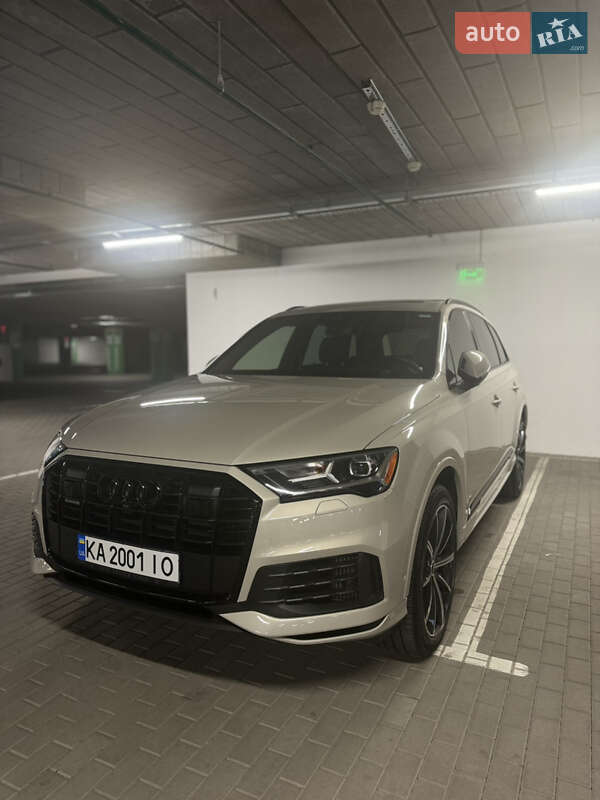 Внедорожник / Кроссовер Audi Q7 2020 в 