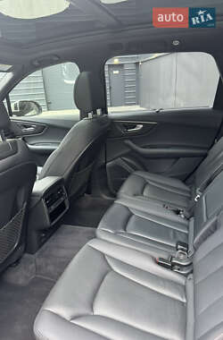 Внедорожник / Кроссовер Audi Q7 2020 в 