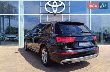 Внедорожник / Кроссовер Audi Q7 2016 в 
