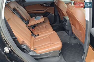 Внедорожник / Кроссовер Audi Q7 2016 в 