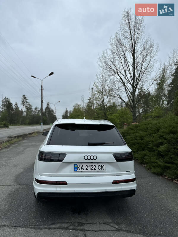 Внедорожник / Кроссовер Audi Q7 2016 в Киеве