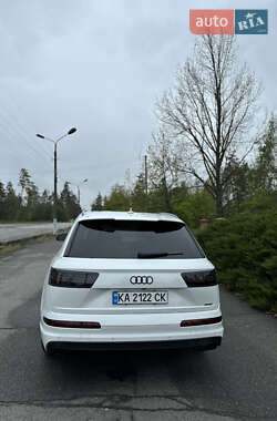 Внедорожник / Кроссовер Audi Q7 2016 в 