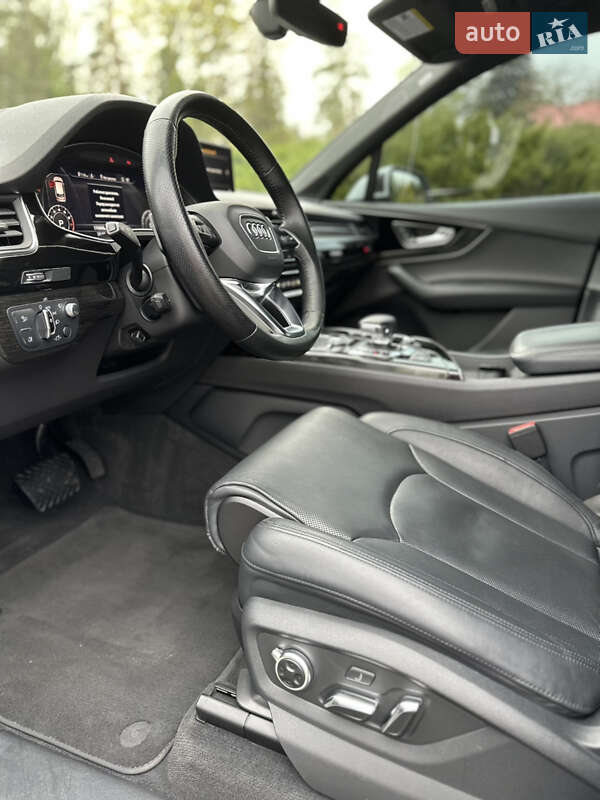 Внедорожник / Кроссовер Audi Q7 2016 в Киеве