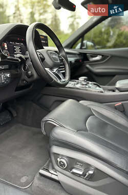 Внедорожник / Кроссовер Audi Q7 2016 в 