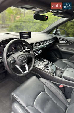 Внедорожник / Кроссовер Audi Q7 2016 в 
