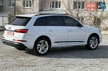 Внедорожник / Кроссовер Audi Q7 2021 в 