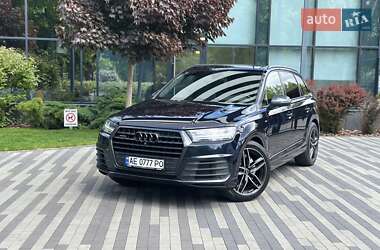Внедорожник / Кроссовер Audi Q7 2017 в 