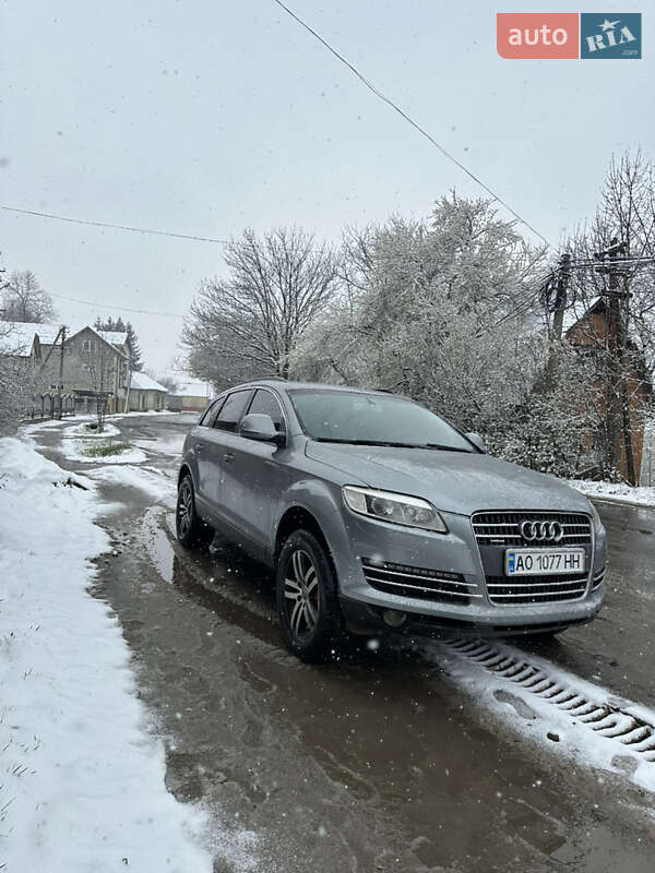 Внедорожник / Кроссовер Audi Q7 2007 в Тячеве