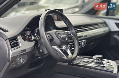 Внедорожник / Кроссовер Audi Q7 2017 в 