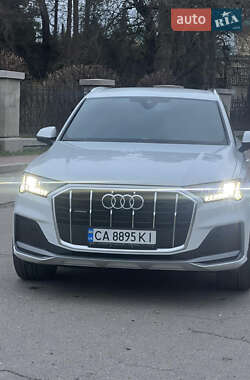 Внедорожник / Кроссовер Audi Q7 2021 в 