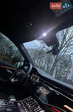 Внедорожник / Кроссовер Audi Q7 2021 в 
