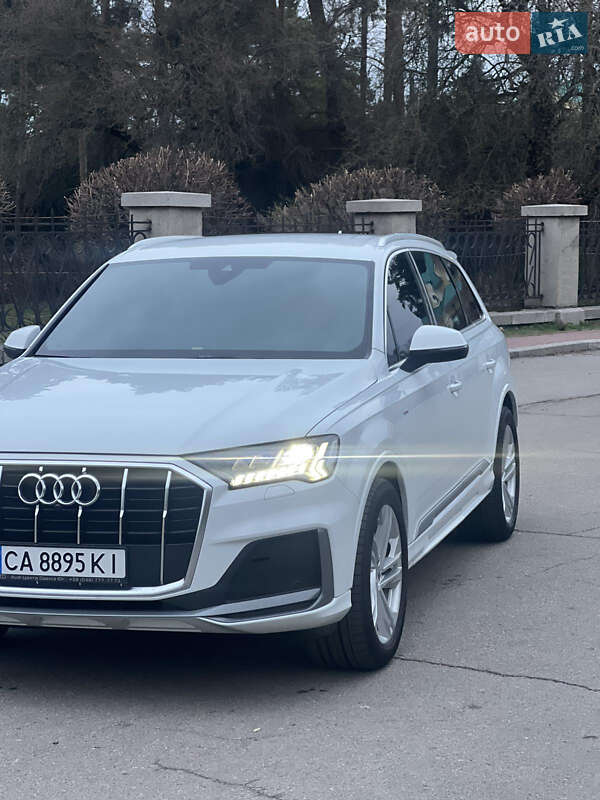 Внедорожник / Кроссовер Audi Q7 2021 в 