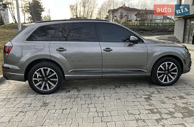 Внедорожник / Кроссовер Audi Q7 2017 в 