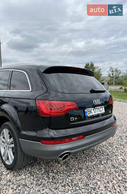 Внедорожник / Кроссовер Audi Q7 2012 в 