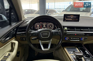 Внедорожник / Кроссовер Audi Q7 2017 в 