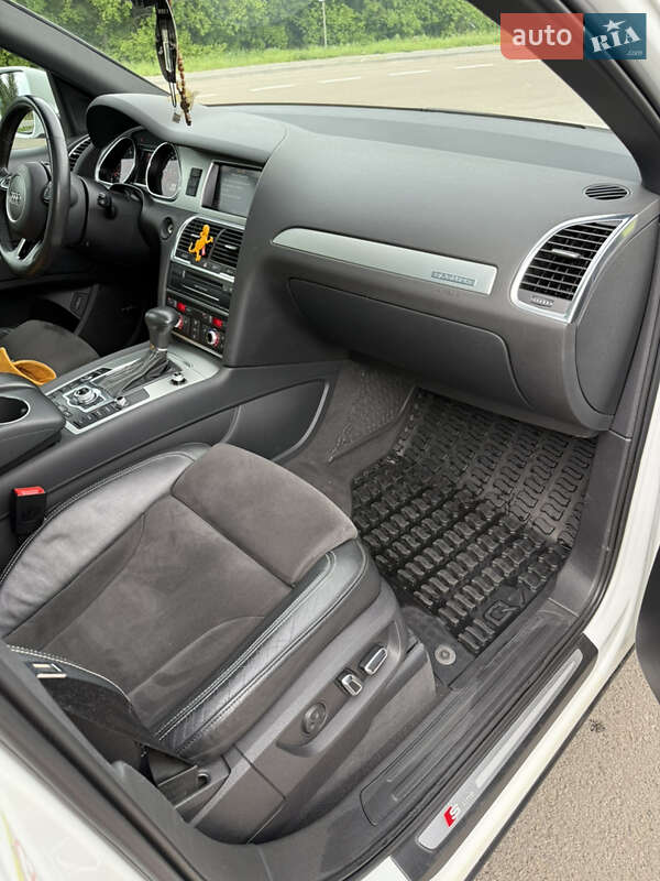 Внедорожник / Кроссовер Audi Q7 2012 в Ромнах