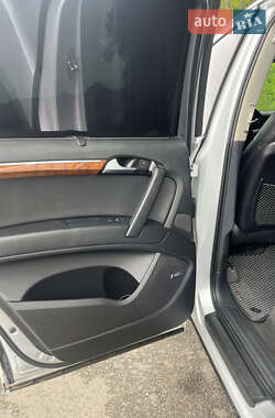 Внедорожник / Кроссовер Audi Q7 2015 в 