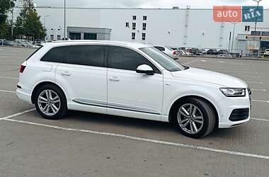 Внедорожник / Кроссовер Audi Q7 2017 в 