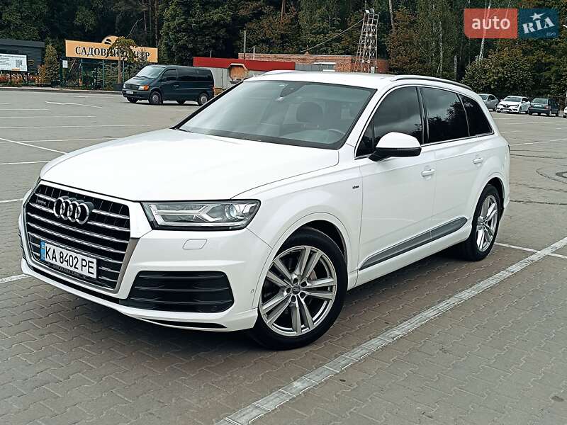 Внедорожник / Кроссовер Audi Q7 2017 в 