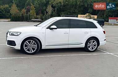 Внедорожник / Кроссовер Audi Q7 2017 в 