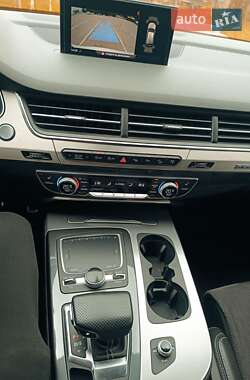 Внедорожник / Кроссовер Audi Q7 2017 в 