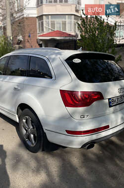 Внедорожник / Кроссовер Audi Q7 2012 в 