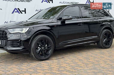 Позашляховик / Кросовер Audi Q7 2020 в 