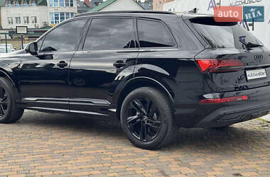 Позашляховик / Кросовер Audi Q7 2020 в 