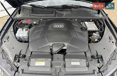 Позашляховик / Кросовер Audi Q7 2020 в 