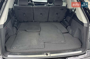 Позашляховик / Кросовер Audi Q7 2020 в 