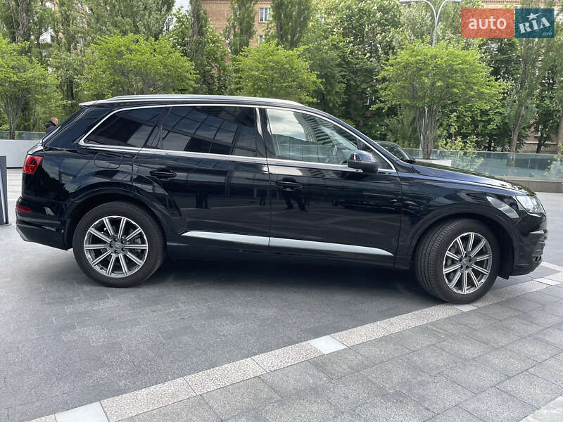 Позашляховик / Кросовер Audi Q7 2018 в Києві