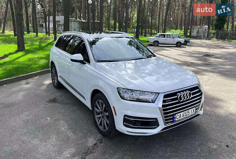 Внедорожник / Кроссовер Audi Q7 2018 в 