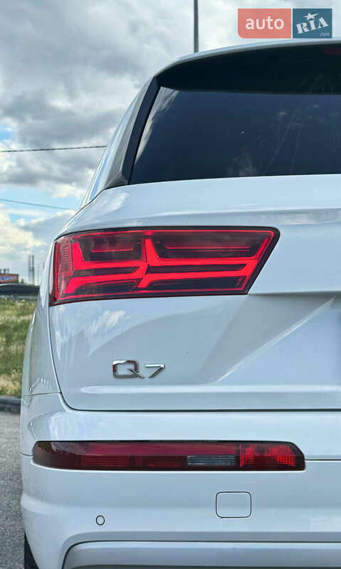 Внедорожник / Кроссовер Audi Q7 2016 в Киеве