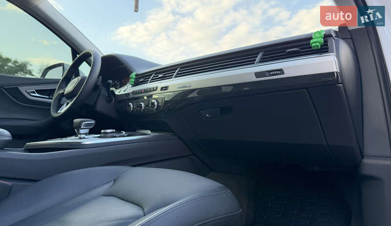 Внедорожник / Кроссовер Audi Q7 2016 в Киеве