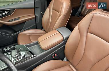 Внедорожник / Кроссовер Audi Q7 2018 в 