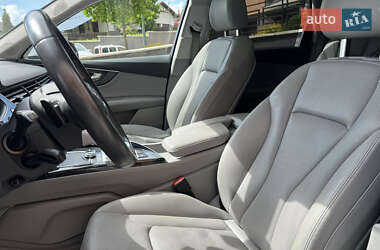 Внедорожник / Кроссовер Audi Q7 2016 в 