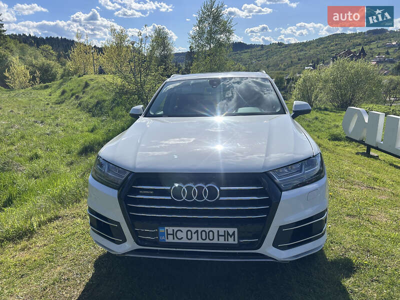 Внедорожник / Кроссовер Audi Q7 2019 в 