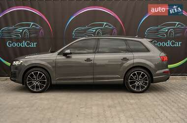Позашляховик / Кросовер Audi Q7 2018 в 