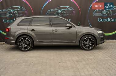 Позашляховик / Кросовер Audi Q7 2018 в 