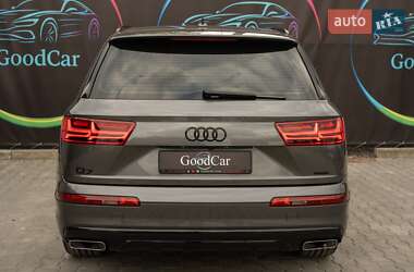Позашляховик / Кросовер Audi Q7 2018 в 