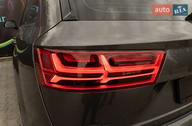 Позашляховик / Кросовер Audi Q7 2018 в 
